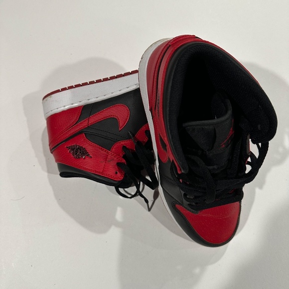 Nike Air Jordan Boys - Size 7Y - Picture 3 of 13